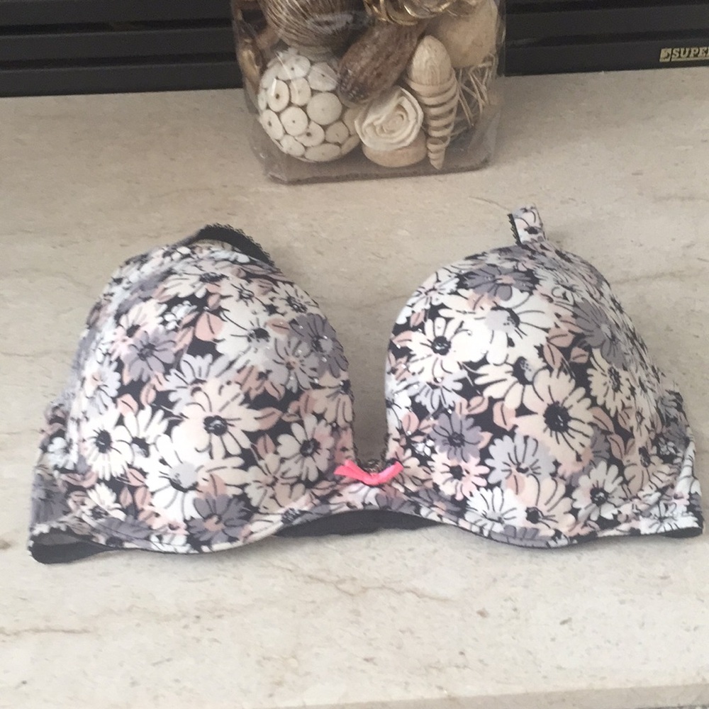 Victoria Secret Body By Victorea Push Up Bra 34D